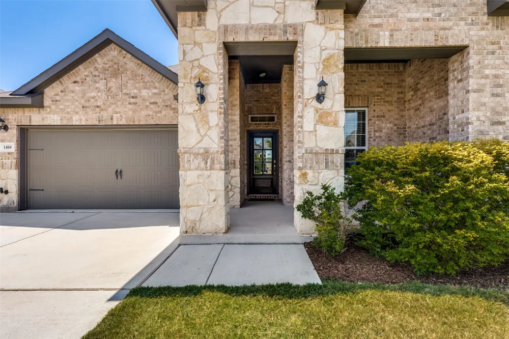 1404 Lakeview Drive Pelican Bay, TX 76020