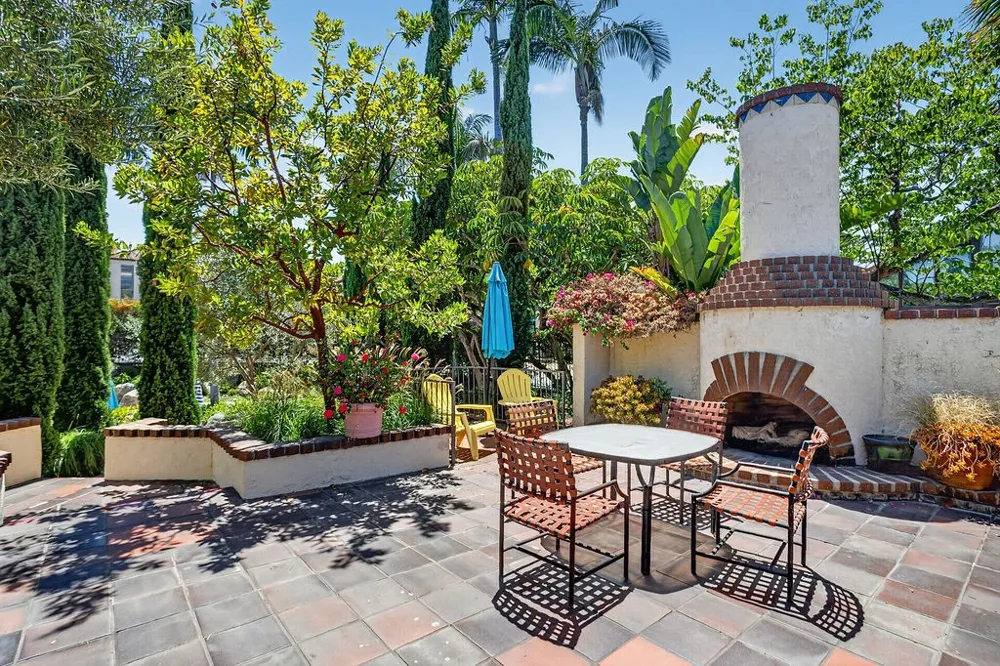 4835 E Anaheim Street #105 Long Beach, CA 90804