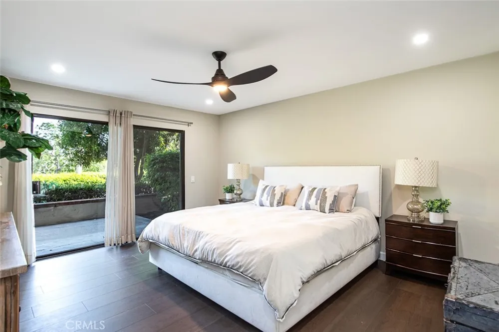 16 Rana Irvine, CA 92612