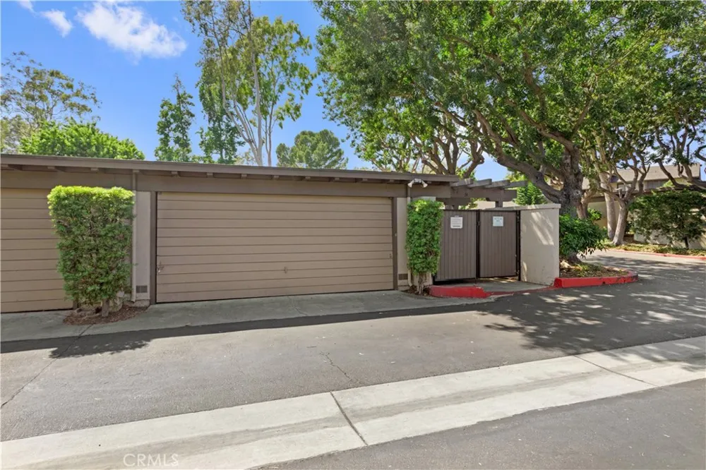 16 Rana Irvine, CA 92612
