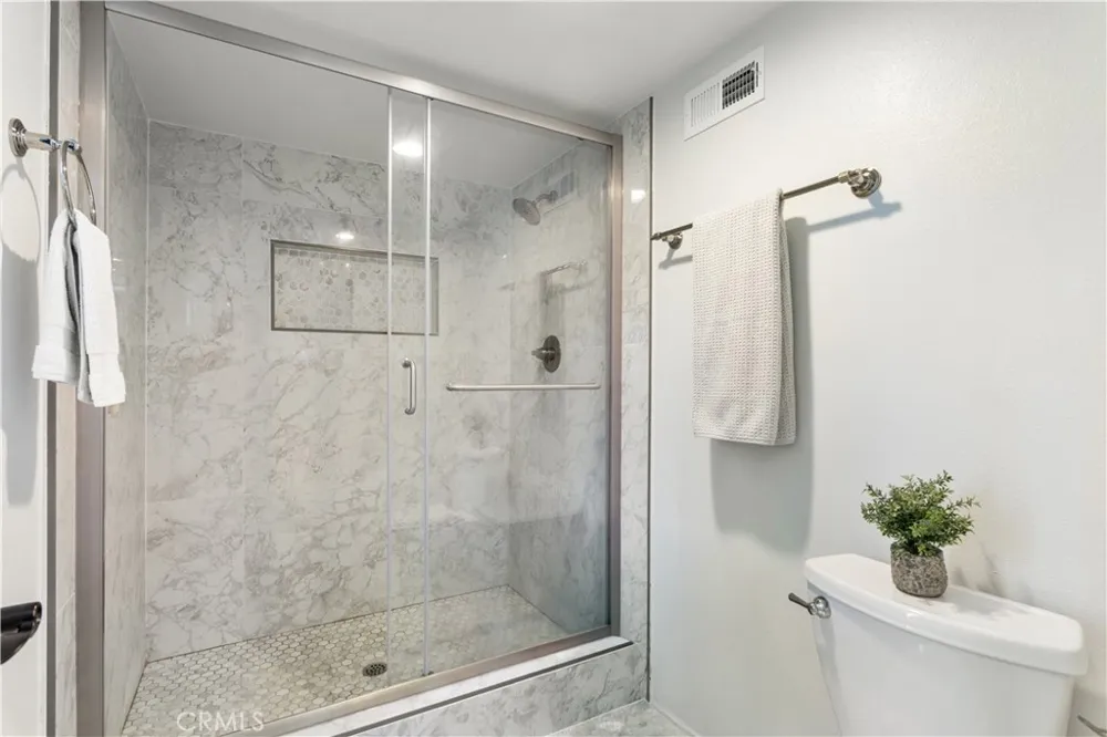 16 Rana Irvine, CA 92612