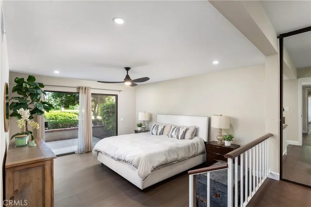 16 Rana Irvine, CA 92612