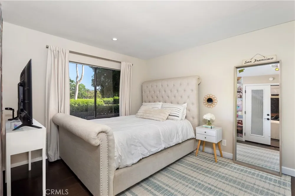 16 Rana Irvine, CA 92612