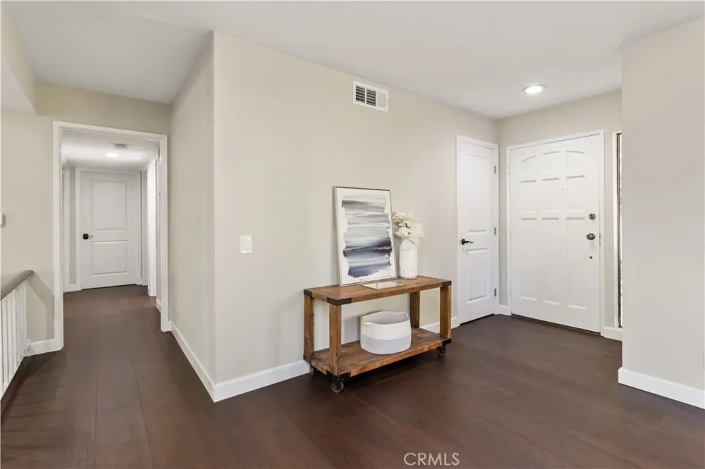 16 Rana Irvine, CA 92612
