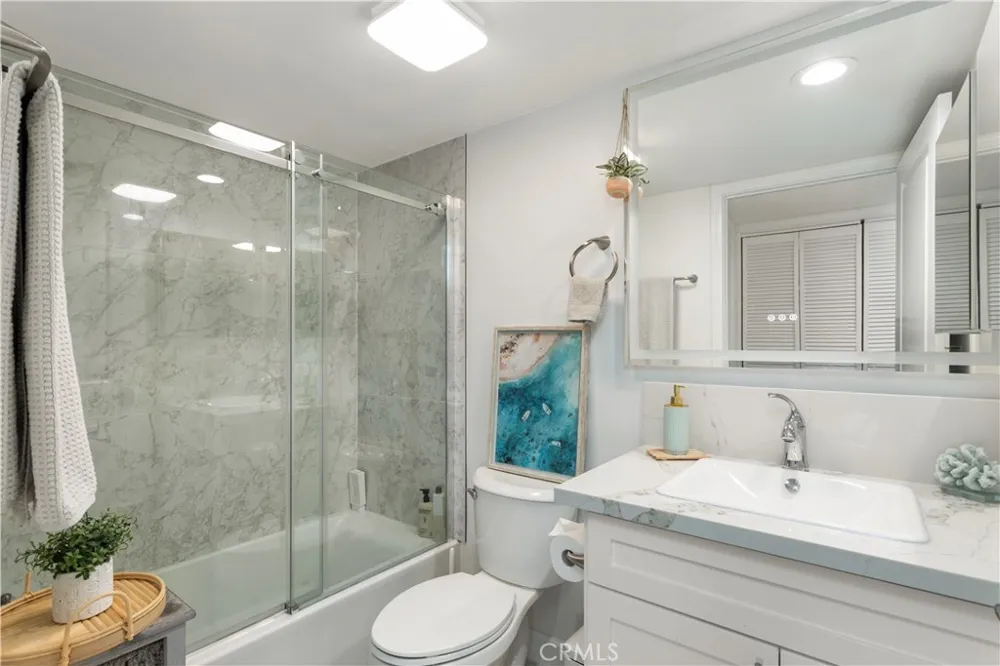 16 Rana Irvine, CA 92612