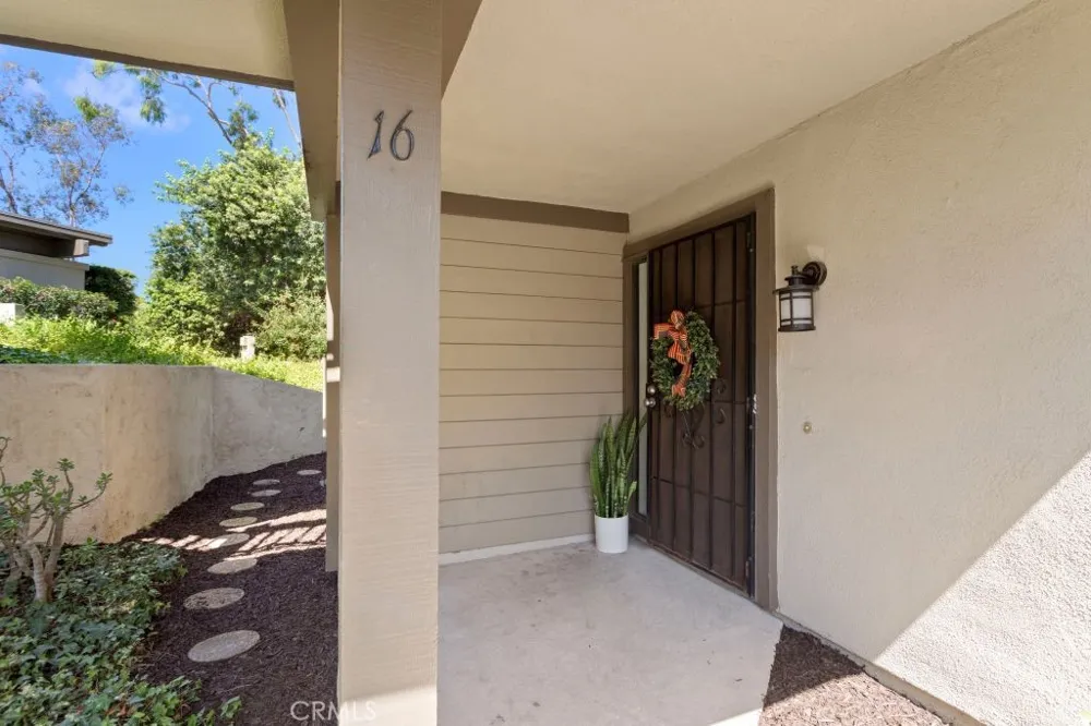 16 Rana Irvine, CA 92612
