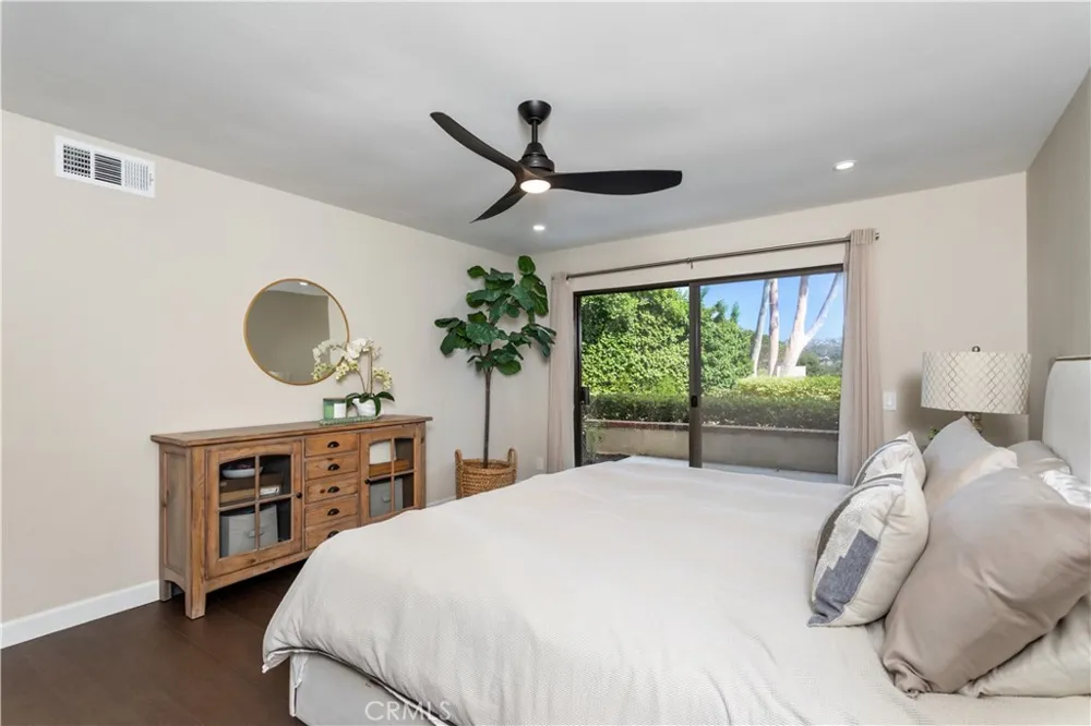 16 Rana Irvine, CA 92612