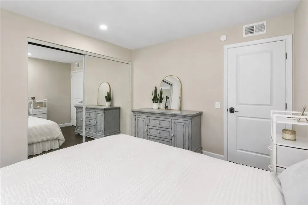 16 Rana Irvine, CA 92612