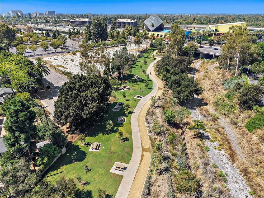 916 E Jonquil Santa Ana, CA 92705