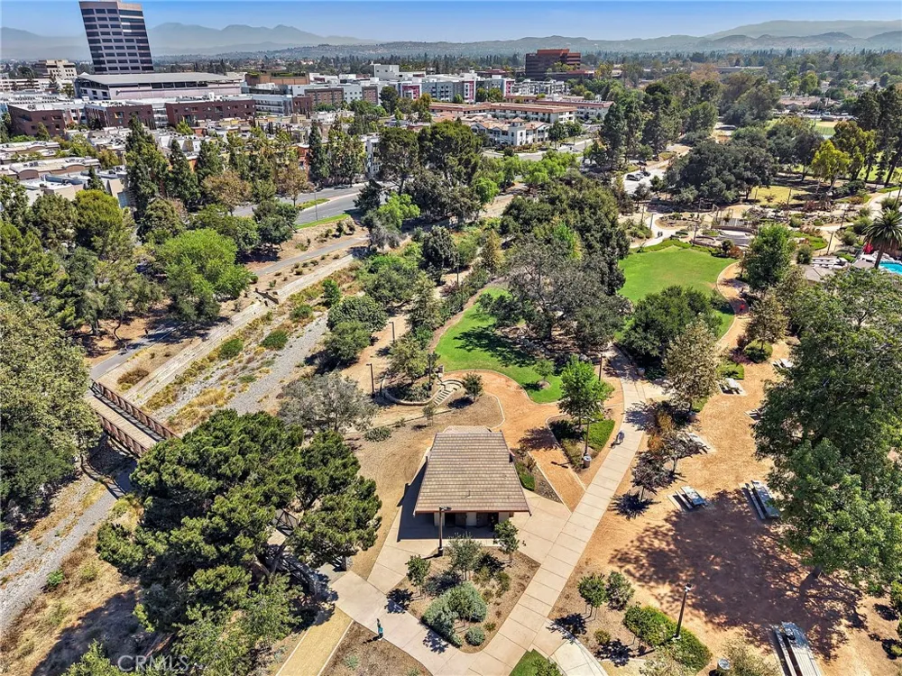 916 E Jonquil Santa Ana, CA 92705