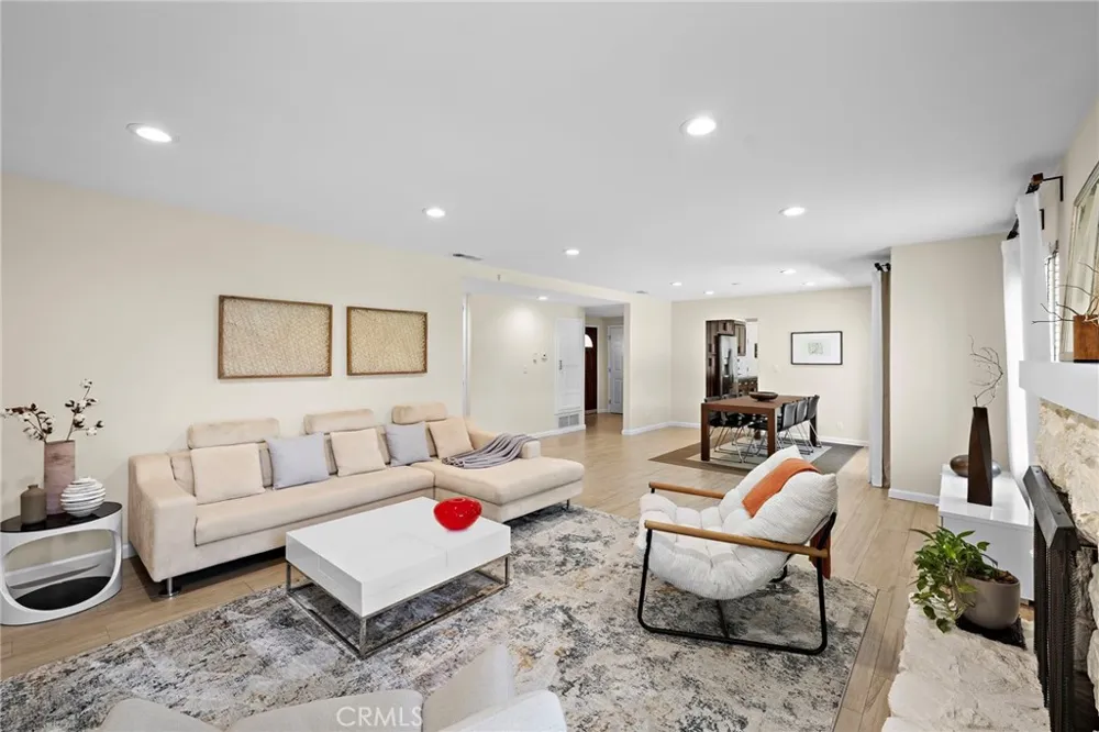 916 E Jonquil Santa Ana, CA 92705