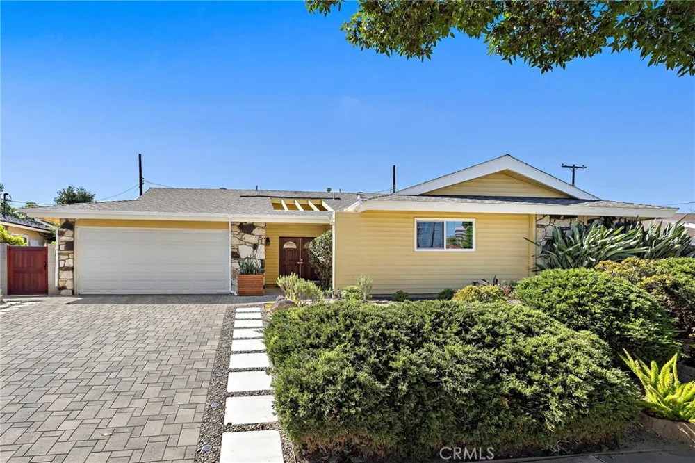 916 E Jonquil Santa Ana, CA 92705