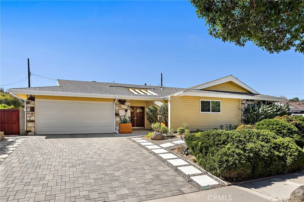 916 E Jonquil Santa Ana, CA 92705