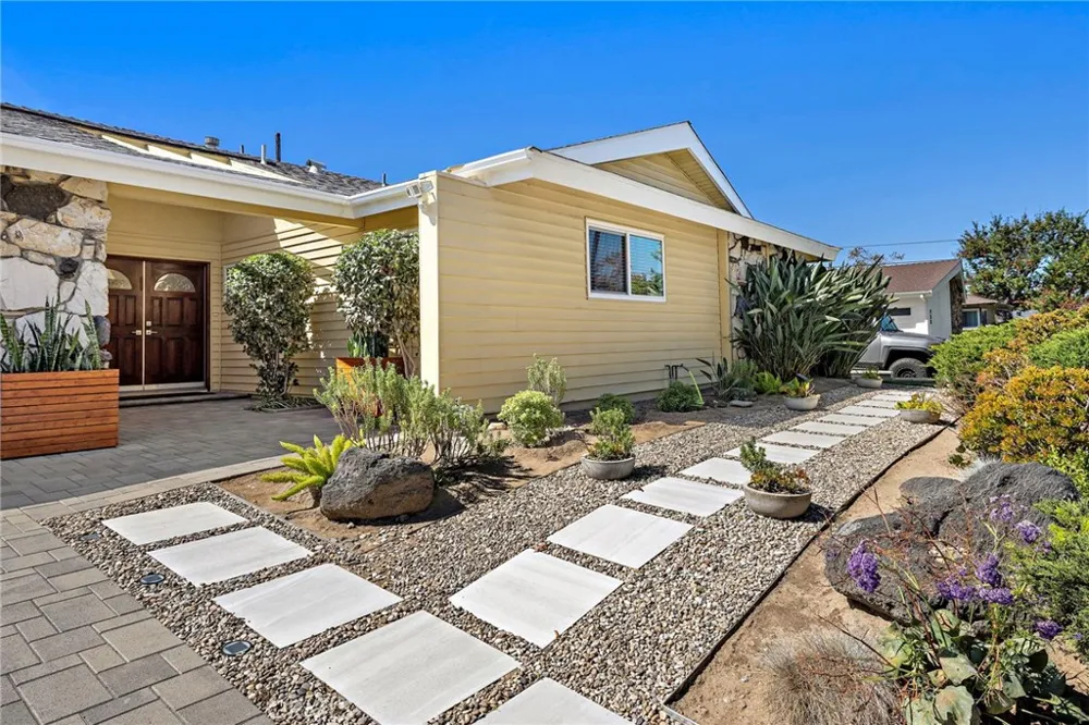 916 E Jonquil Santa Ana, CA 92705