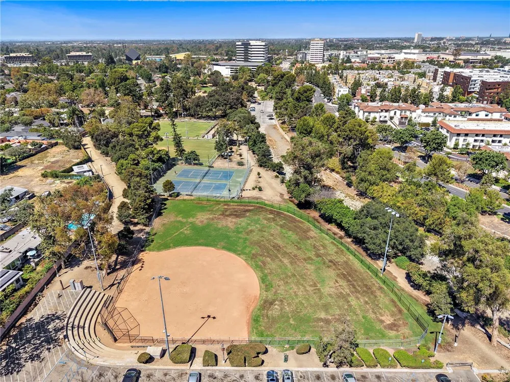 916 E Jonquil Santa Ana, CA 92705