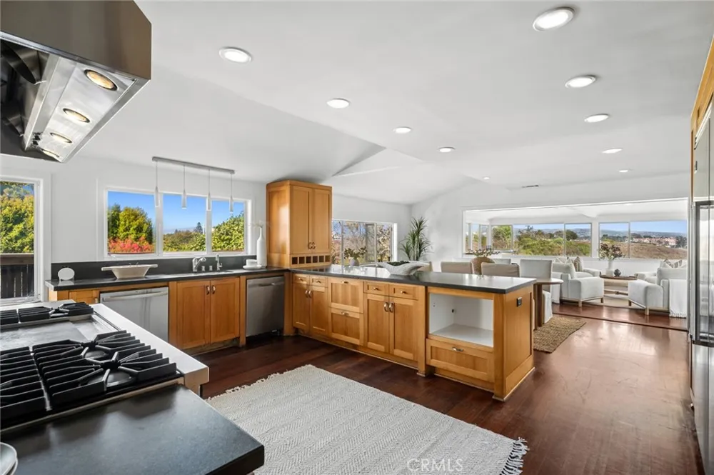 608 Saint James Place Newport Beach, CA 92663