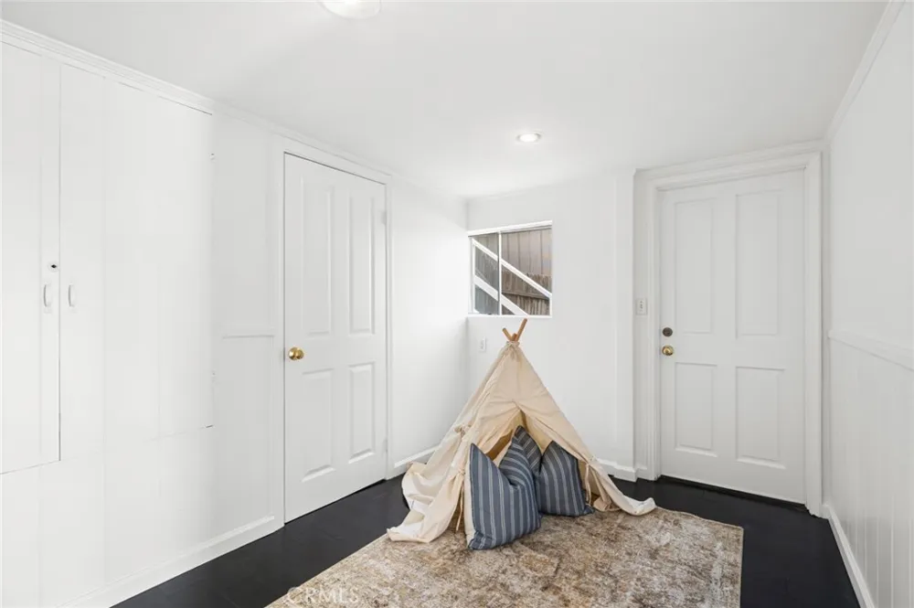 608 Saint James Place Newport Beach, CA 92663