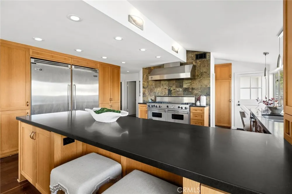 608 Saint James Place Newport Beach, CA 92663