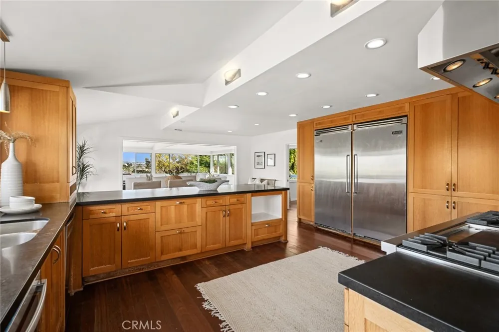 608 Saint James Place Newport Beach, CA 92663