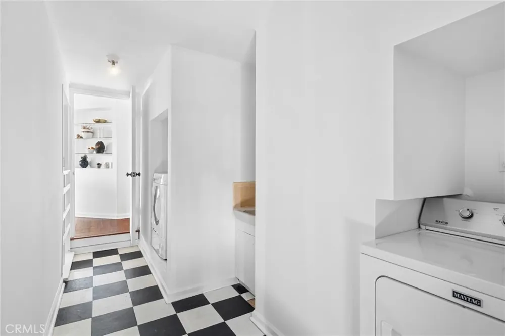 608 Saint James Place Newport Beach, CA 92663