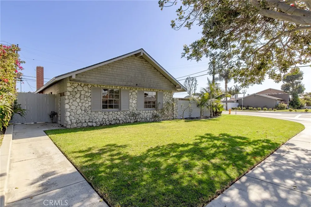 8232 Indianapolis Huntington Beach, CA 92646
