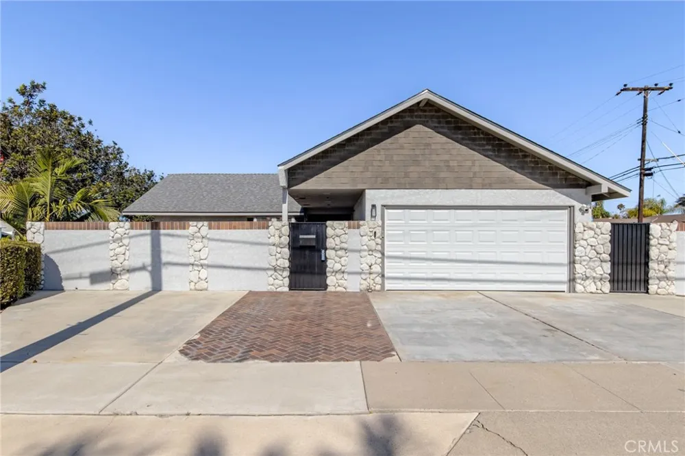 8232 Indianapolis Huntington Beach, CA 92646