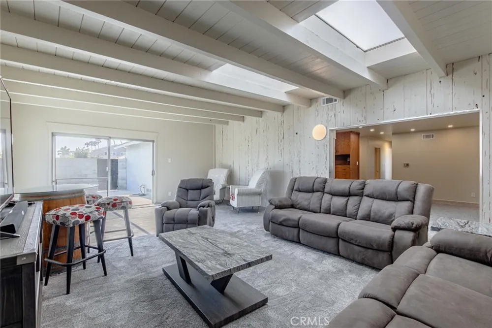 8232 Indianapolis Huntington Beach, CA 92646
