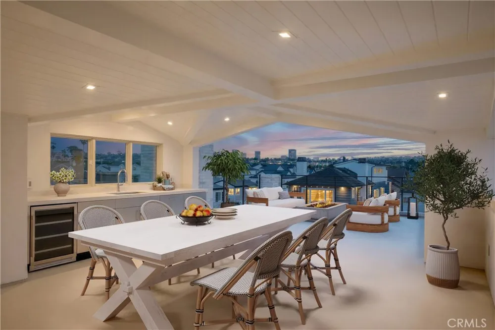 225 Diamond Newport Beach, CA 92662