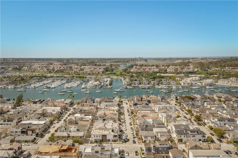 225 Diamond Newport Beach, CA 92662
