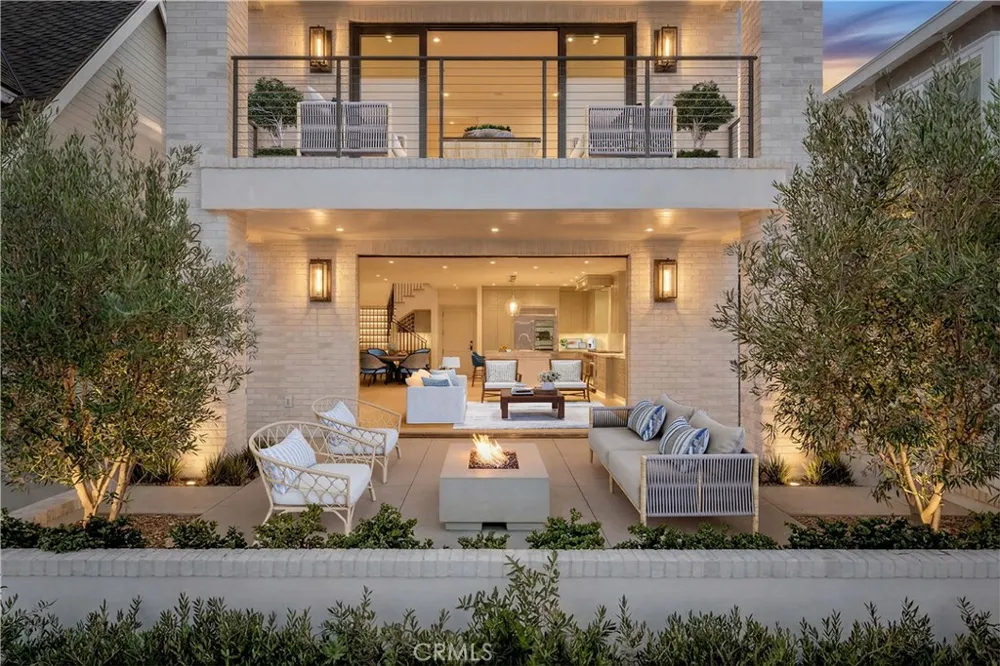 225 Diamond Newport Beach, CA 92662