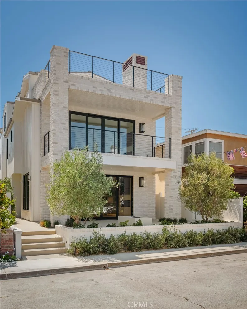 225 Diamond Newport Beach, CA 92662