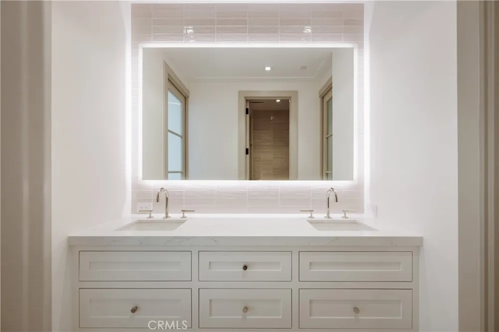 225 Diamond Newport Beach, CA 92662