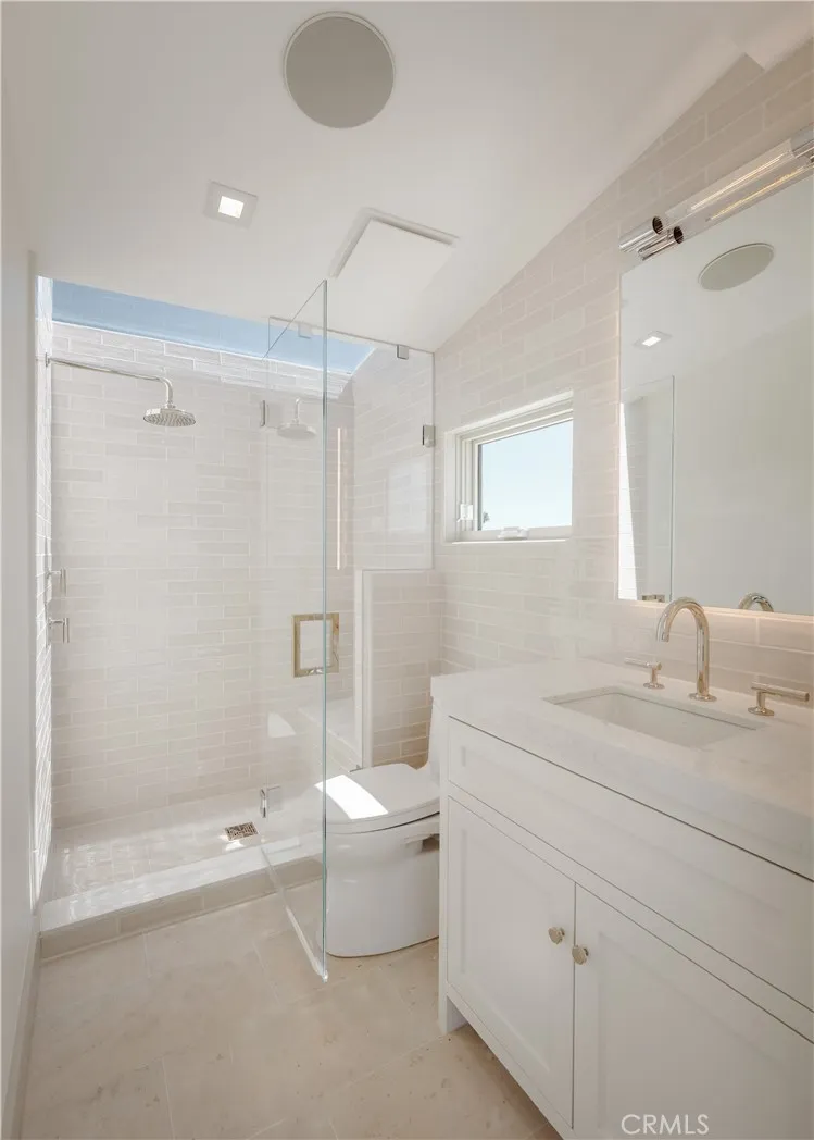 225 Diamond Newport Beach, CA 92662