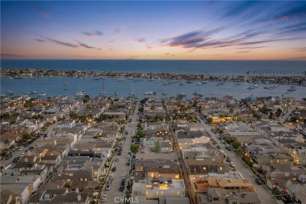 225 Diamond Newport Beach, CA 92662