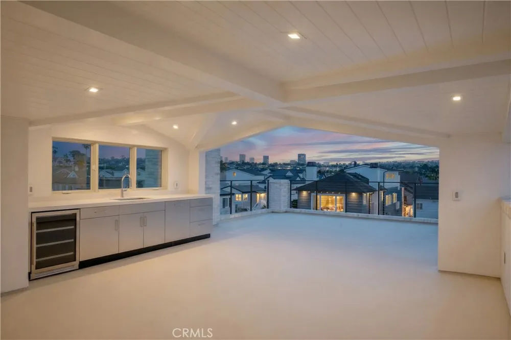 225 Diamond Newport Beach, CA 92662