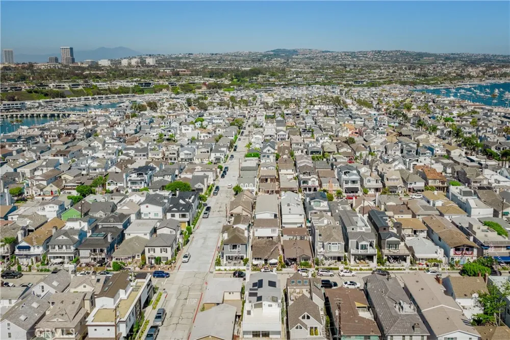 225 Diamond Newport Beach, CA 92662