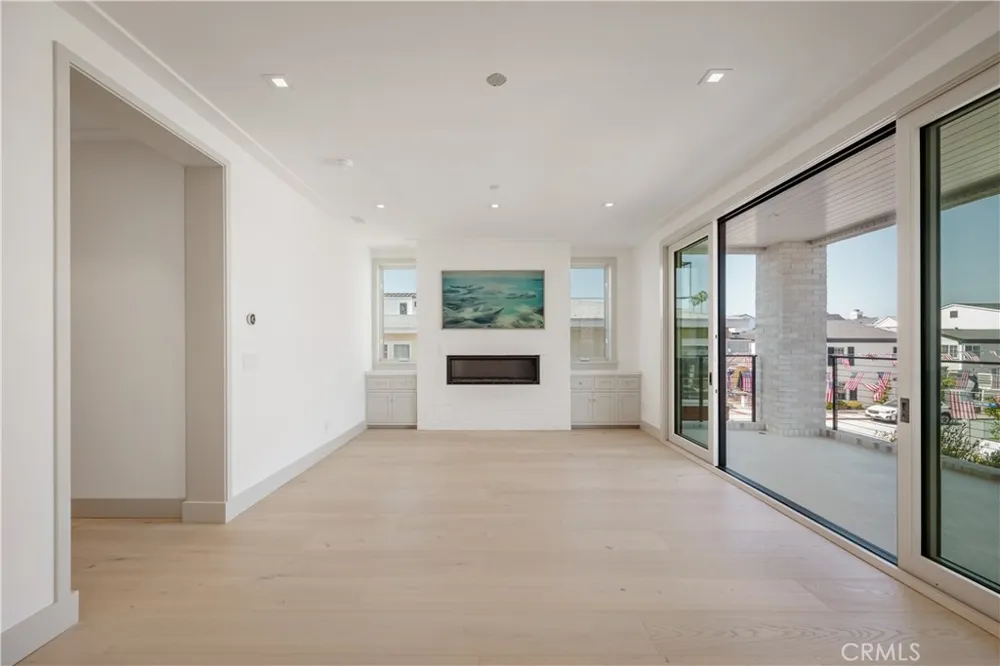 225 Diamond Newport Beach, CA 92662
