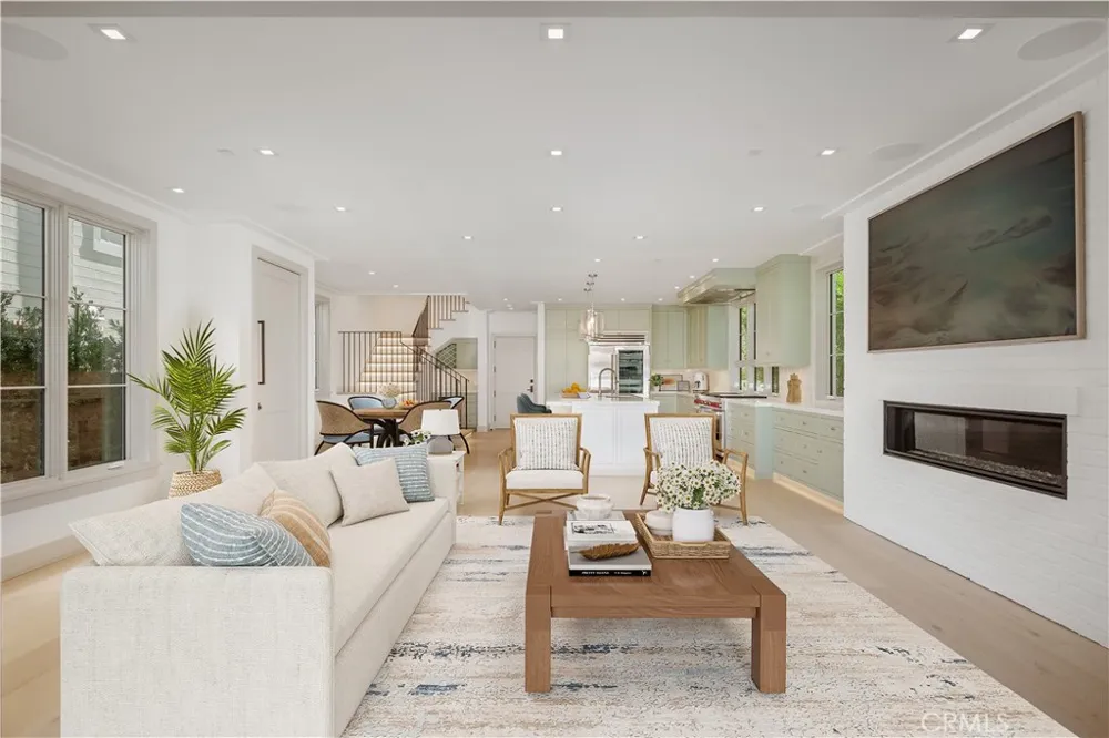 225 Diamond Newport Beach, CA 92662