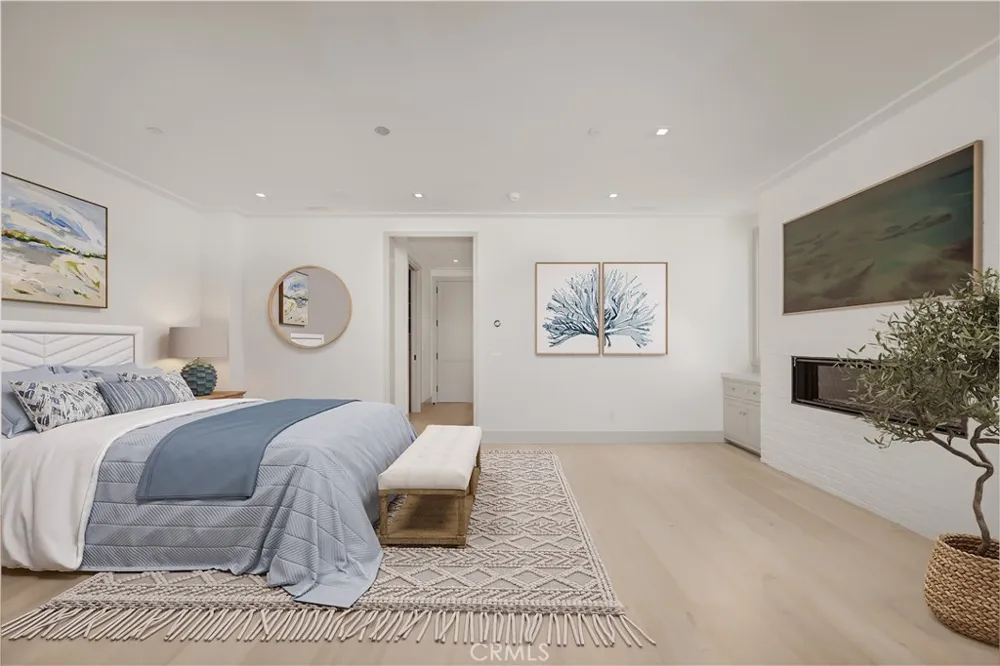 225 Diamond Newport Beach, CA 92662