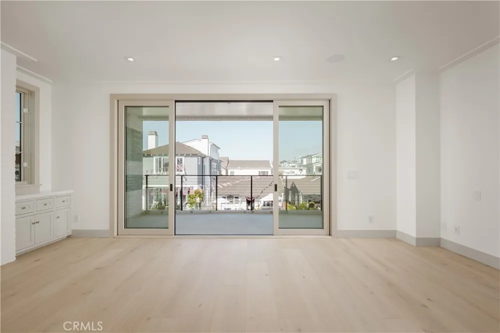 225 Diamond Newport Beach, CA 92662