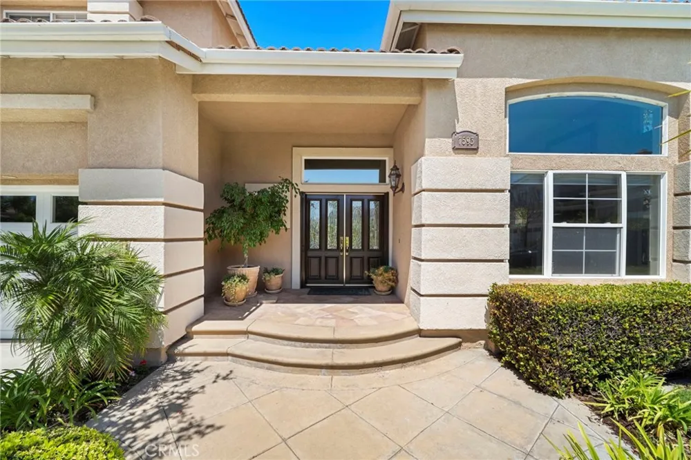 7593 E Endemont Court Anaheim, CA 92808