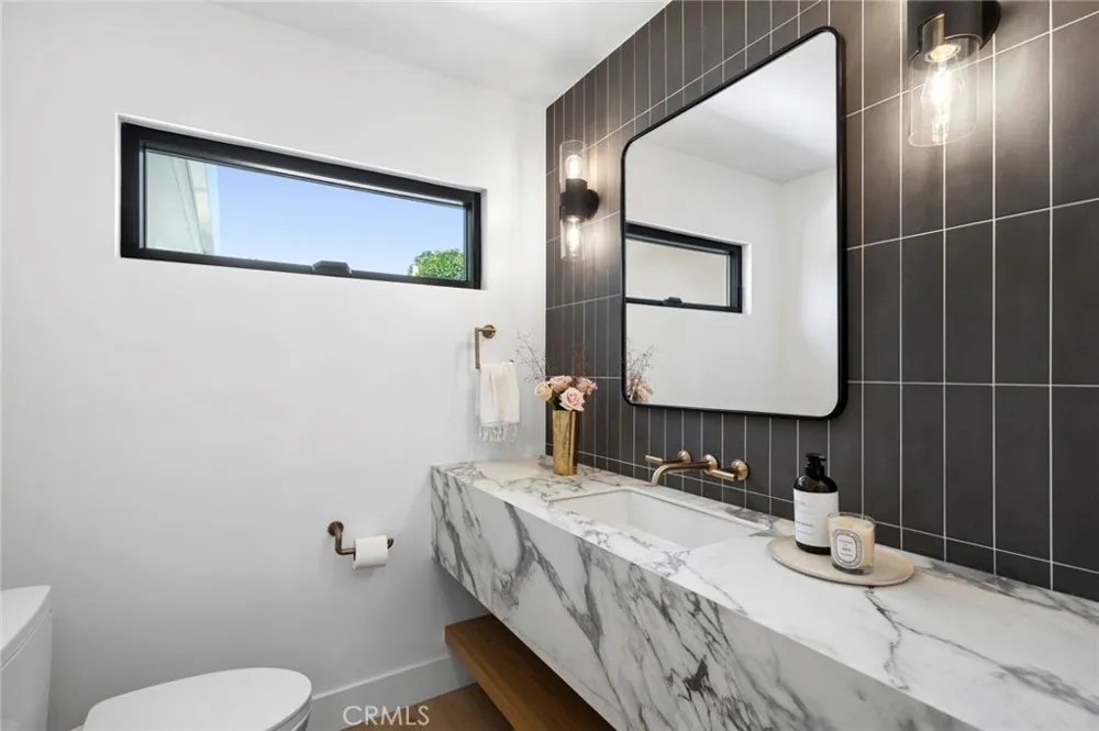 2501 Via Marina Newport Beach, CA 92660