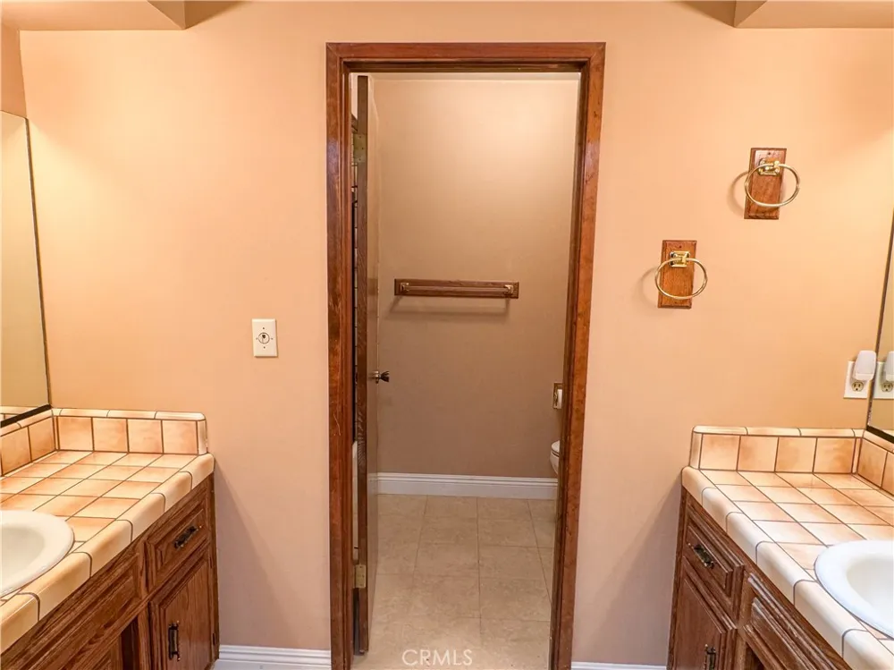 2200 El Portal Drive #9 Bakersfield, CA 93309