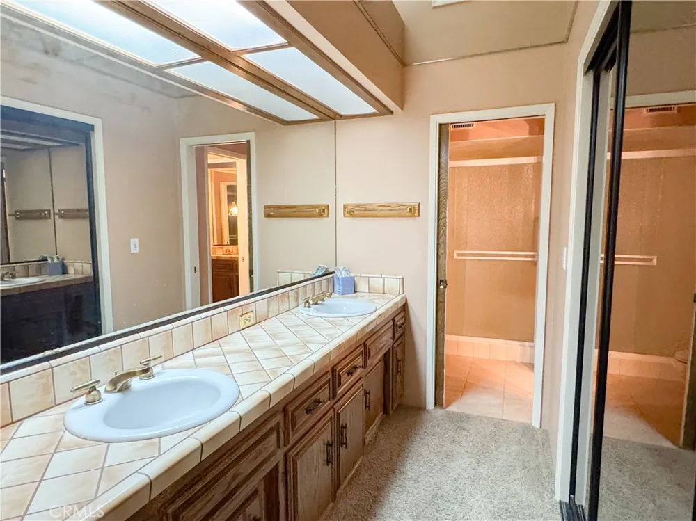 2200 El Portal Drive #9 Bakersfield, CA 93309