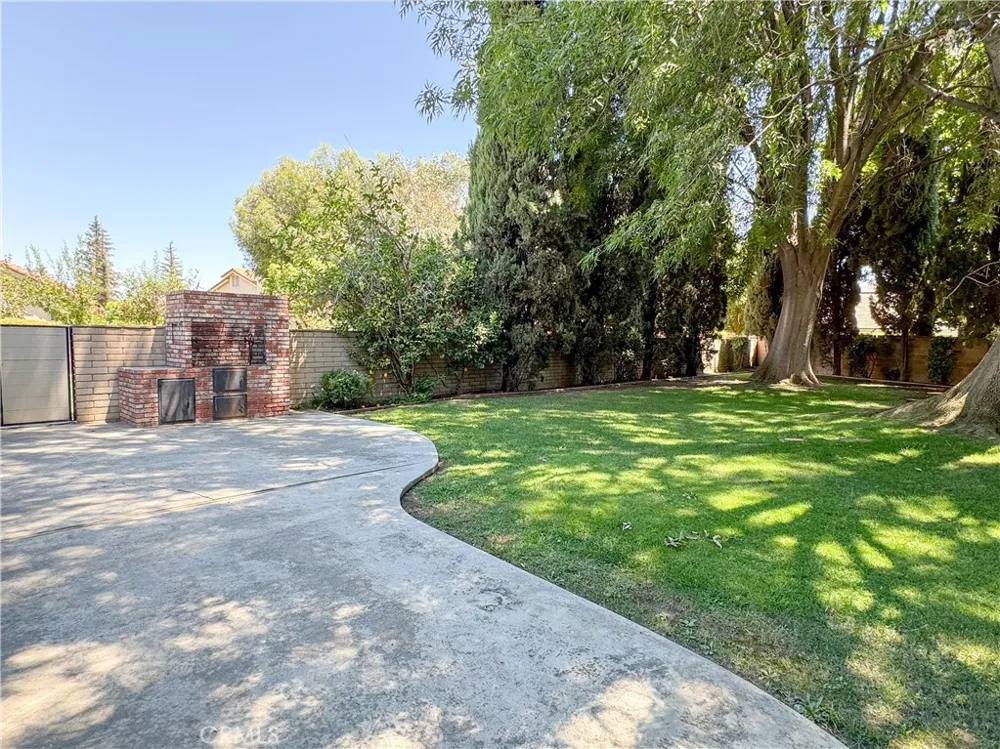 2200 El Portal Drive #9 Bakersfield, CA 93309