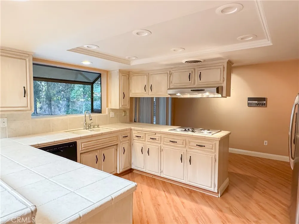 2200 El Portal Drive #9 Bakersfield, CA 93309