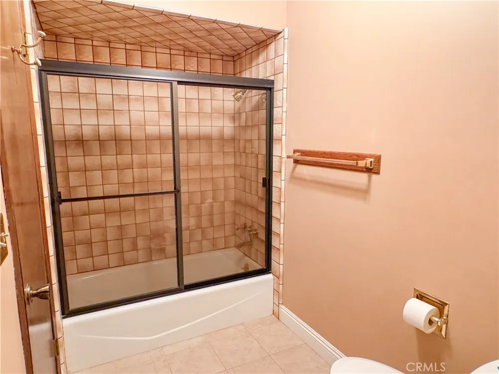 2200 El Portal Drive #9 Bakersfield, CA 93309