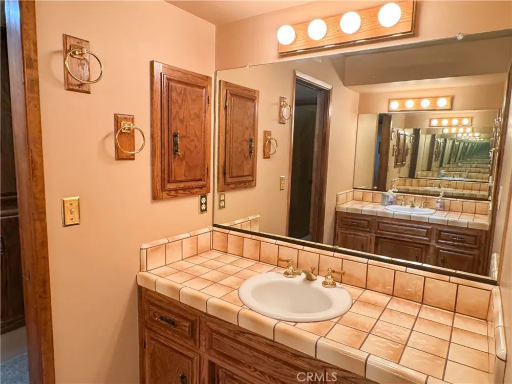 2200 El Portal Drive #9 Bakersfield, CA 93309