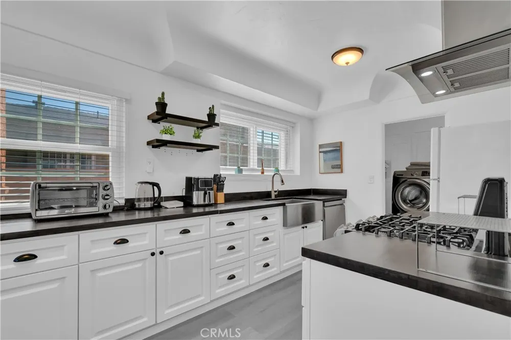 8319 S Van Ness Inglewood, CA 90305