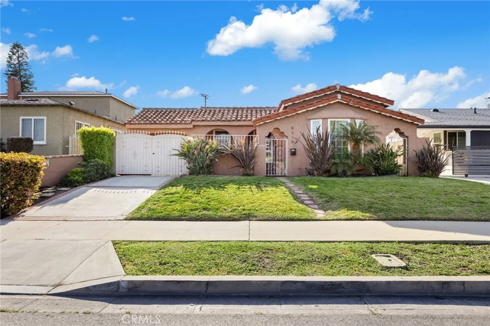 8319 S Van Ness Inglewood, CA 90305